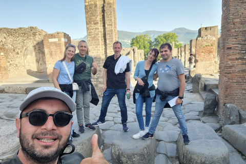 Pompeii: Shared Tour with an Archaeologist plus Skip-the-Line Ticket