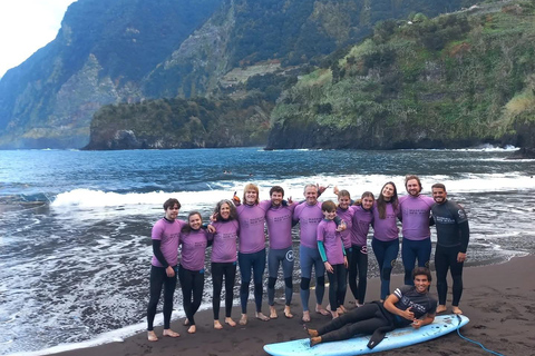 Aulas de surf com instrutores incríveis na Ilha da Madeira