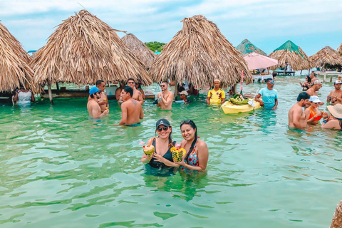 Cartagena : Excursion en bateau sur l&#039;île de Cholon et fête avec DJ + déjeuner