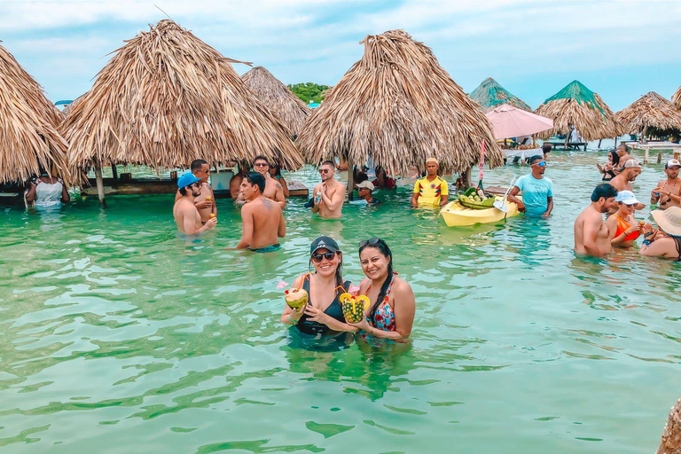 Cartagena: Wycieczka łodzią na wyspę Cholon i impreza z DJ-em + lunch