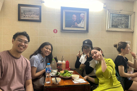Hanoi Street Food Tour: Female Riders Motorbike & Sunset Priavte tour with female riders