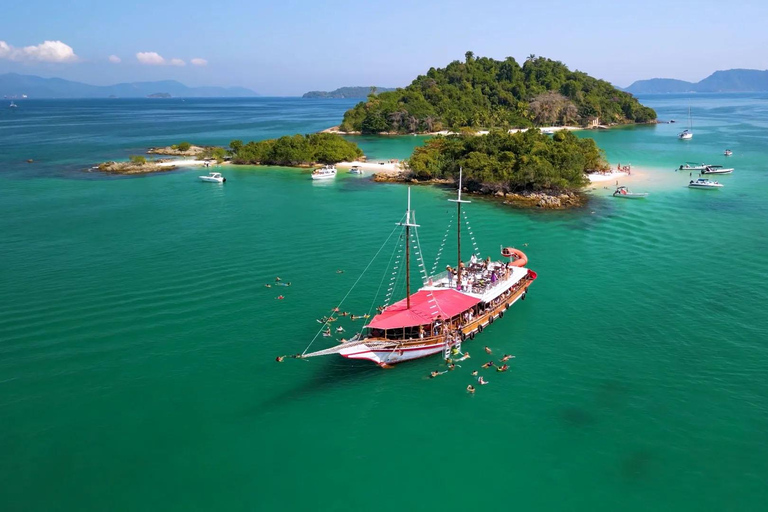 Full tour departing from Angra, with lunch