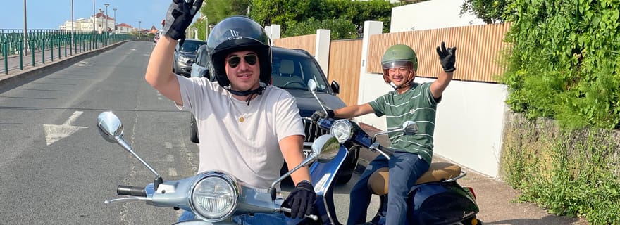 Biarritz : Location de scooter Vespa pour la journée