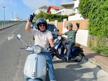 Biarritz: Vespa scooter rental for the day