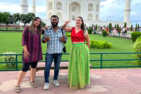 Från Delhi: Taj Mahal &amp; Agra stadsvandring med övernattning i bilTur med privat ( Bil + Guide ) utan boende