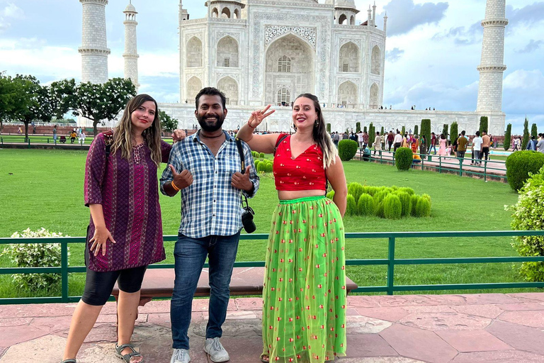 Från Delhi: Taj Mahal &amp; Agra stadsvandring med övernattning i bilTur med privat ( Bil + Guide ) utan boende