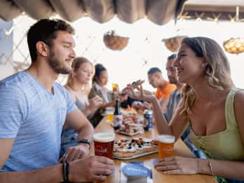 Visita Altea e il birrificio artigianale con tapas in furgone da Alicante.