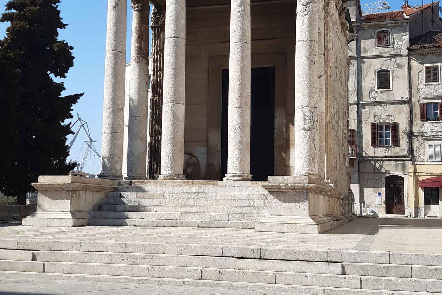 Pula: Historic Sites Private Walking Tour