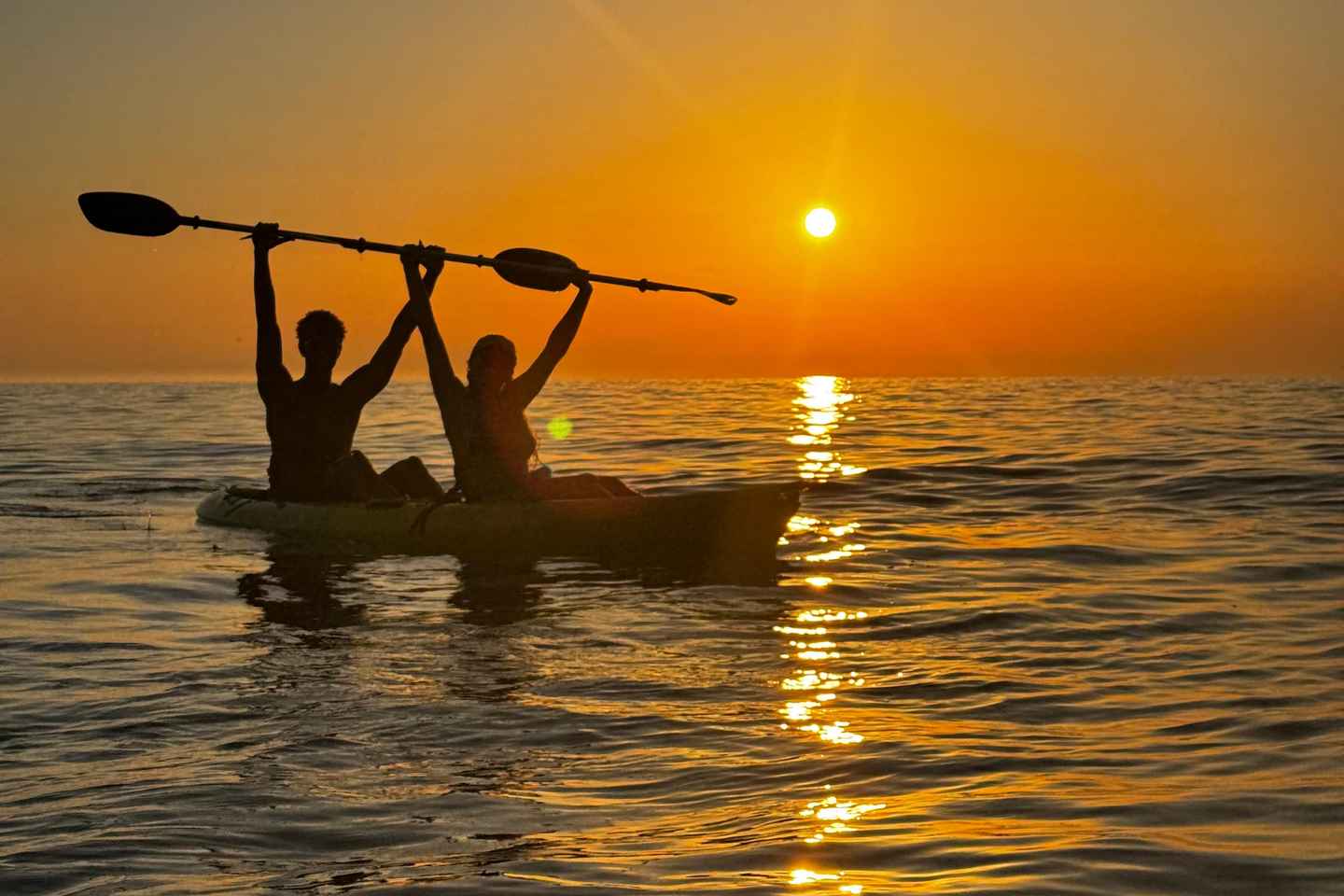 Закатное путешествие на каяках/сапах: Луковые пещеры и Секретные пляжи