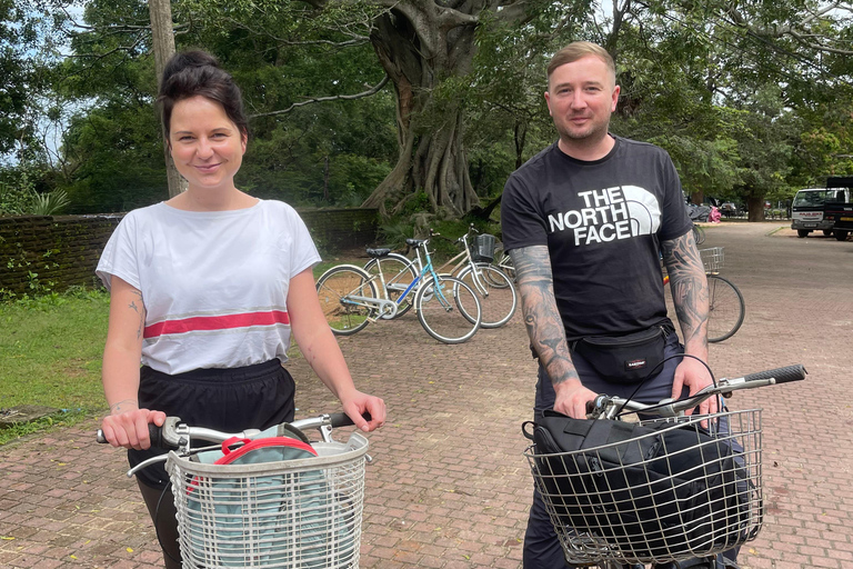 Sigiriya: Polonnaruwa City Bicycle Tour and Jeep Safari