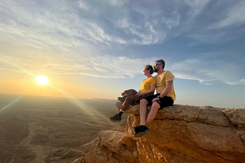 Riyadh: Edge of the World Tour with Dinner at a Campsite Edge of the World tour with dinner and campsite