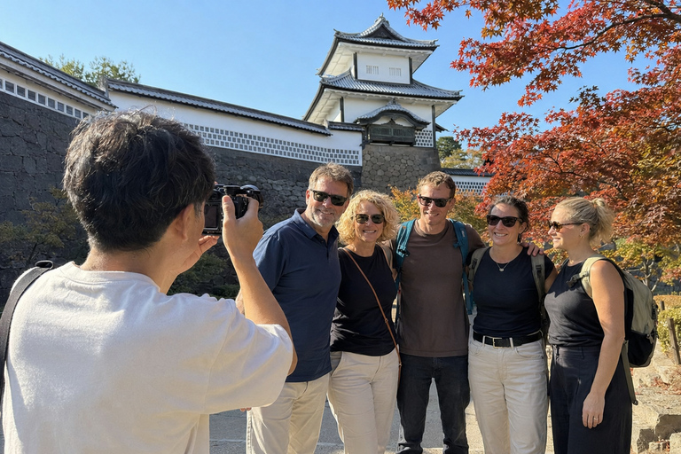 Kanazawa: Kenrokuen Autumn Colors & Castle Walk Early Bird 20% Off – Limited Autumn Offer