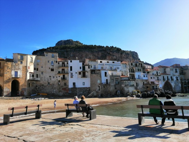 Visit Cefalù's hidden corners and legends tour in Cefalu