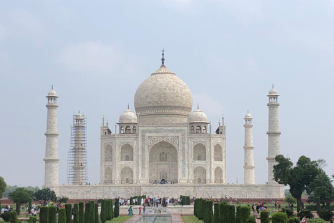 Tour guiado pelo Taj Mahal sem filas com itens extras especiaisDe Agra: Motorista, carro particular e guia de turismo