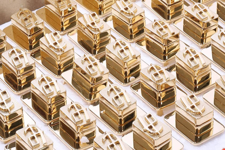 Discover an authentic Italian leather goods factory in Florence