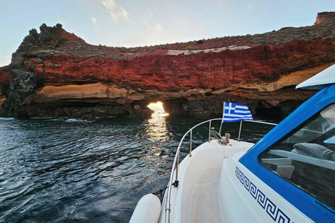 Santorini: Båttur i vulkanen, varma källor och ThirassiaSantorini: Båtkryssning i vulkanen, varma källor och Thirassia