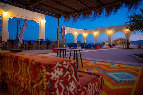 Monster Bus Wüstensafari mit Tagespass im Al Majles Resort