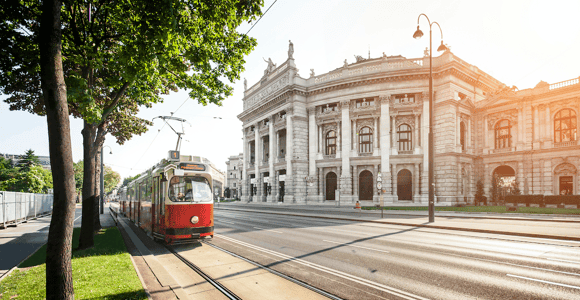Oldtimer Tram Tour Vienna: With Tastings