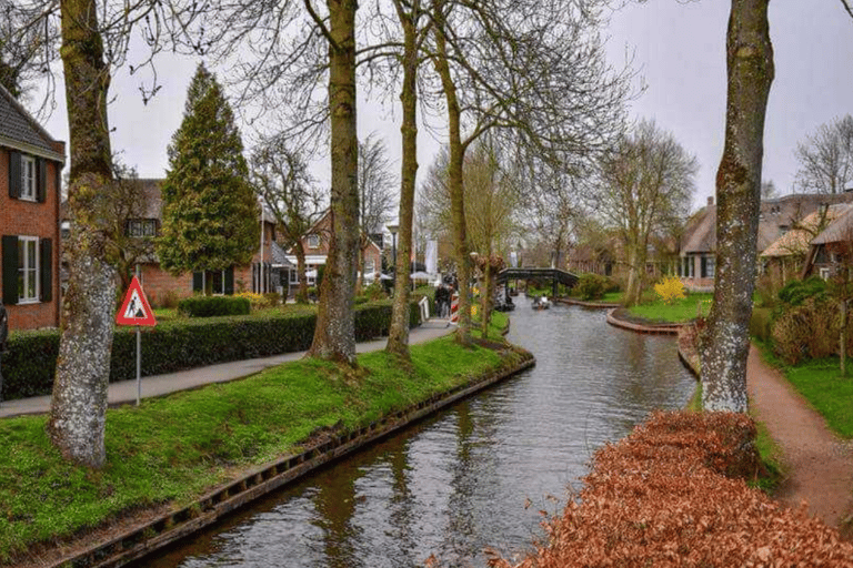 Från Amsterdam: Guidad dagsutflykt till Giethoorn med kanalkryssning