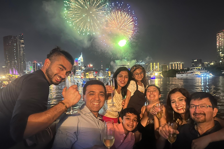 胡志明市：2026年除夕烟花快艇之旅团体游：除夕烟花快艇巡游