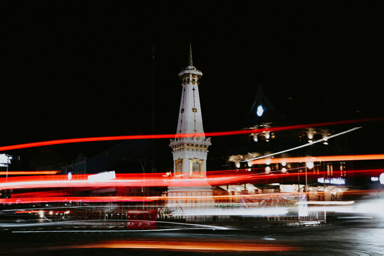 Yogyakarta : Promenade historique nocturne et dégustation de cuisine de rue