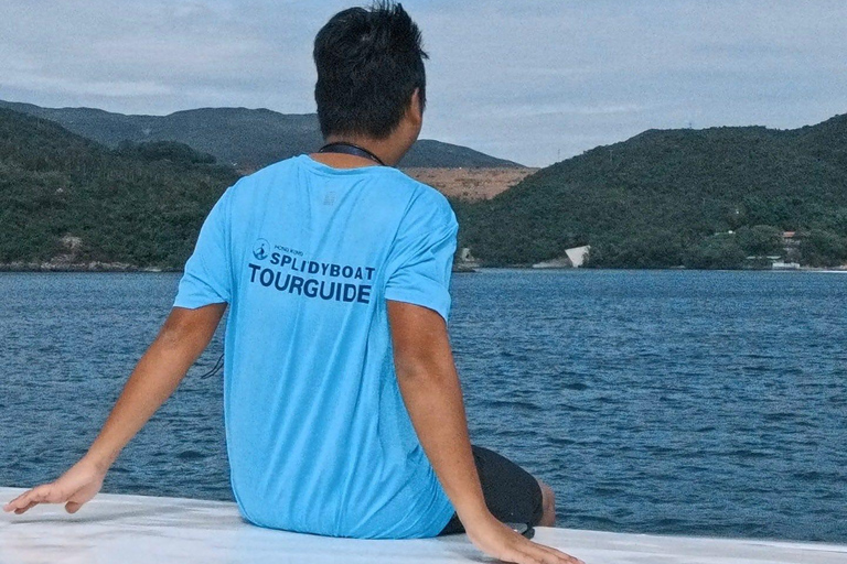 Tour in yacht del Geoparco UNESCO di Hong Kong: quattro archi marini e vulcanoTour in yacht del geoparco UNESCO di Hong Kong: quattro archi marini e vulcano