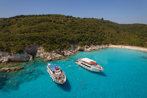 Lefkimmi: Luxuskreuzfahrt nach Paxos, Antipaxos und zu den Blauen HöhlenLefkimmi: Paxos, Antipaxos und Blaue Höhlen Kreuzfahrt