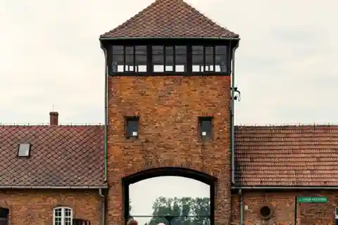 Von Krakau aus: Auschwitz-Birkenau Guided Tour Garantierte Zeit