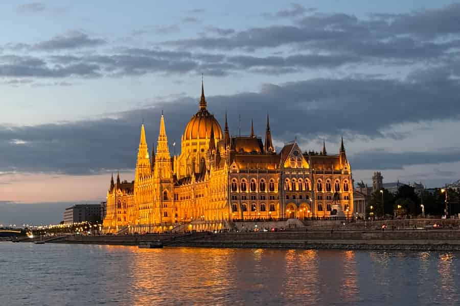 Budapest: 60-minütige Sightseeing-Bootsfahrt auf der Donau. Foto: GetYourGuide Budapest: 60-minütige Sightseeing-Bootsfahrt auf der Donau. Foto: GetYourGuide