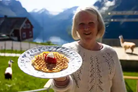 Ljøen, Hellesylt: Rundtur på Ljøen gård