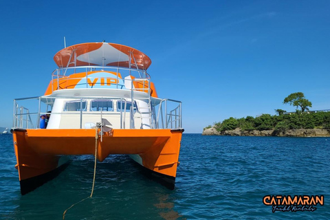 Excursão de barco com recolha de passageiros, almoço e bebidas (partilhado)