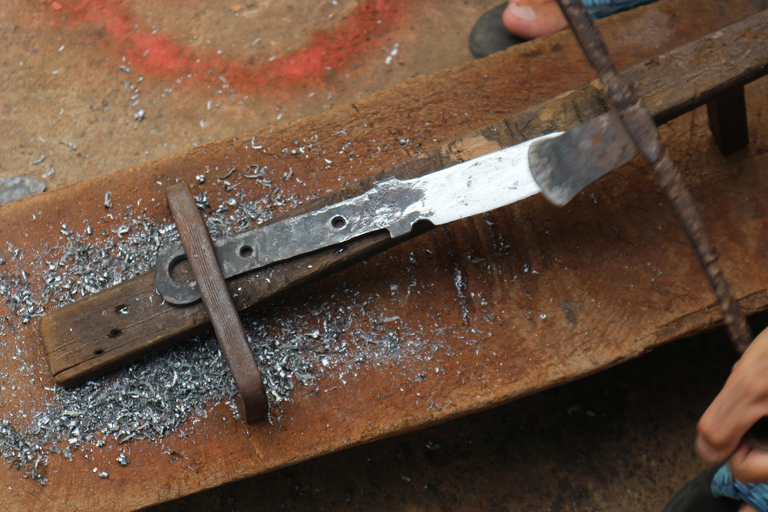 Hoi An: Knife-making Workshop with Hotel Pickup
