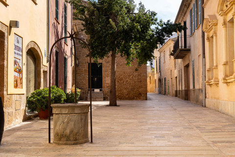 Alcudia: Självguidad Gourmet Tapas- och vintur