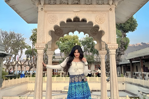 Udaipur: Instagram Photo Tour with Boat Ride & Sunset Views Tour by Car with an Expert Guide