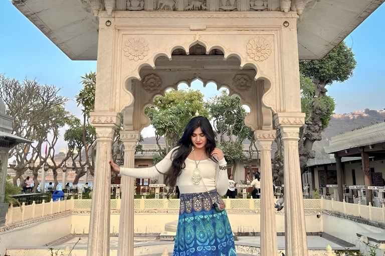 Udaipur: Instagram Photo Tour with Boat Ride & Sunset Views Tour by Car with an Expert Guide