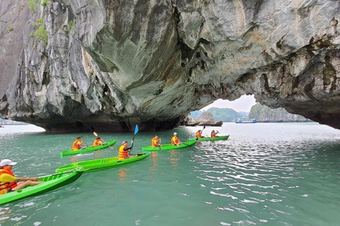 Hanoi: Crociera nella baia di Halong e Lan Ha con trasferimento in limousine