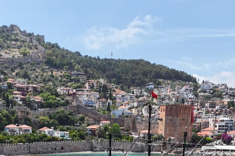 Alanya: Romantic Boat Tour with Lunch and Drinks
