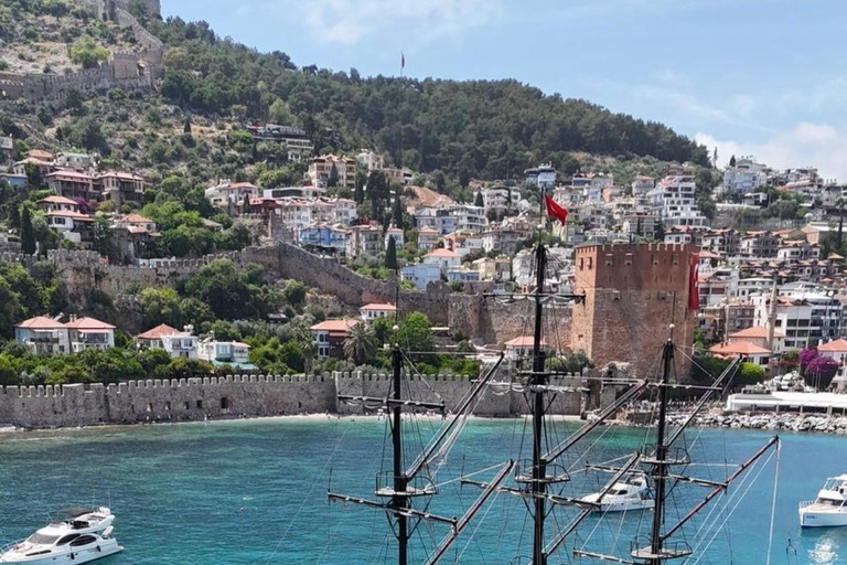 Alanya: Romantic Boat Tour with Lunch and Drinks