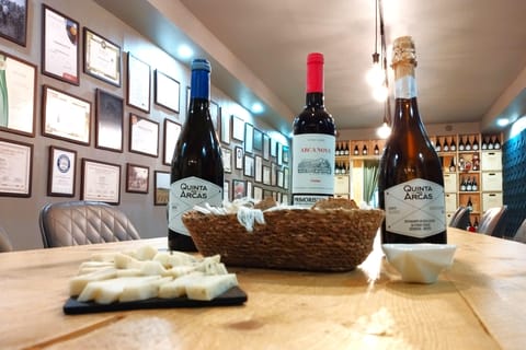 Private Vinho Verde Tour with Tasting and Cheeses, departing from Porto
