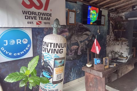Amed: Guided Shore Diving Tour with Equipment and Snacks