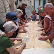 Lecce: Pasta-Kurs in einem Hof aus dem 14. Jahrhundert mit Wein