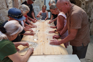 Lecce: Pasta Making Class in 1400s-Era Courtyard with Wine