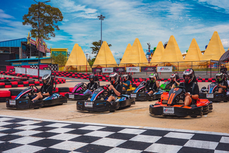 Pattaya: Columbia Pictures Aquaverse Ticket & Hotel Transfer