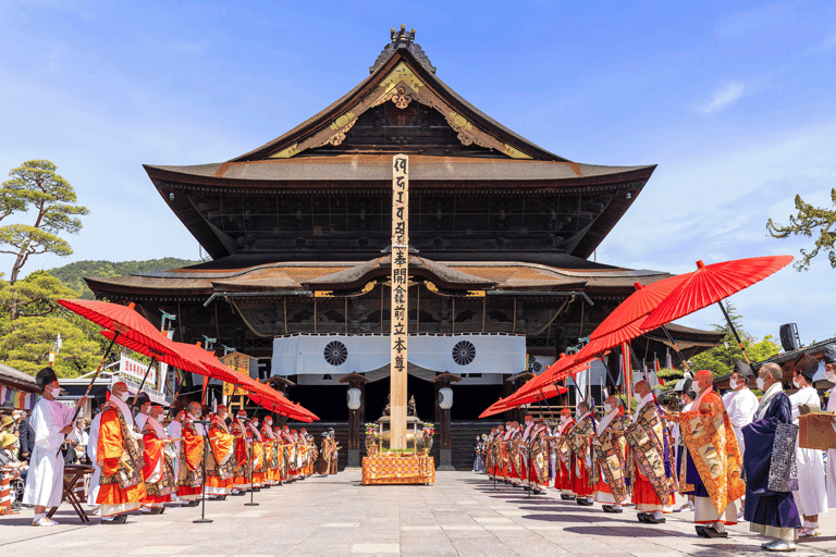 Nagano: Snow Monkeys, Sake Tasting & Zenkoji Private Tour Pick Up From Nagano Area