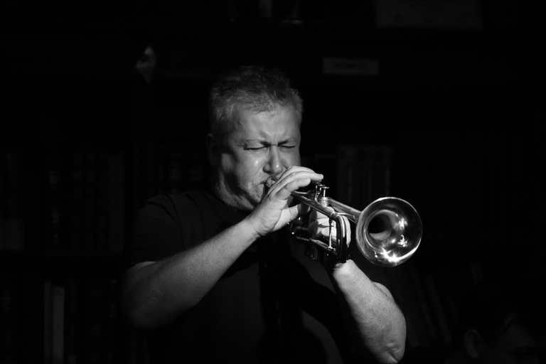 Visite pied à pied de Recoleta et spectacle de jazz en direct