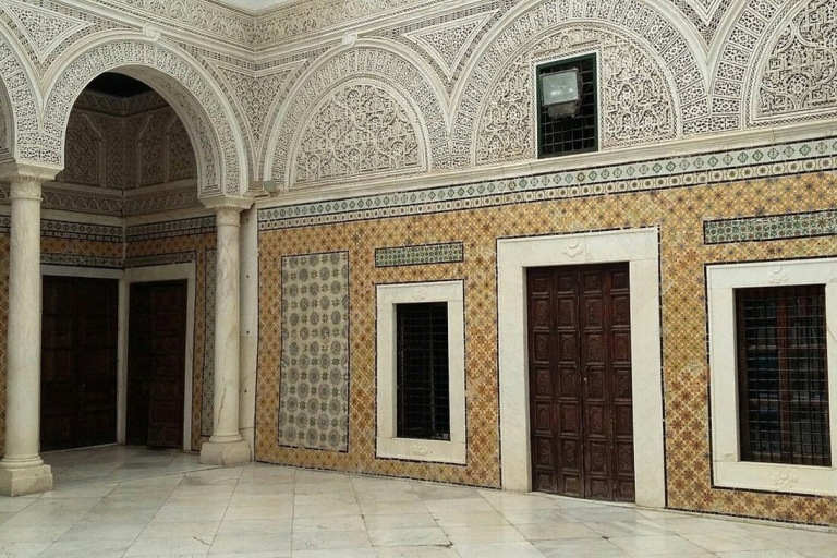 Eine ganztägige Tour durch Karthago, Sidi Boussaid und die Medina von TuniPerlen von Tunis: Karthago, Medina und Sidi Boussaid Tour