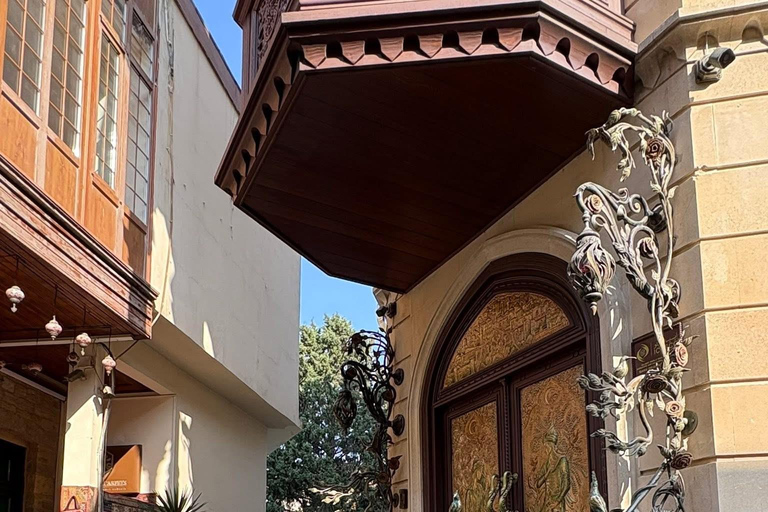 Baku: Interactive City Tour with Wine Tasting