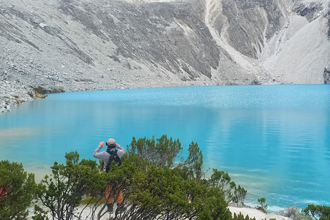 Huaraz: Laguna 69 Guided Hike in Huascarán National Park