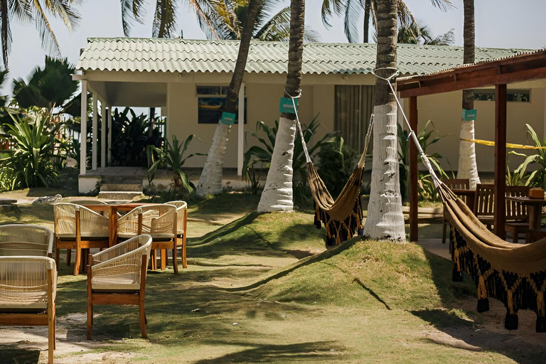 Cartagena: Palmarito Beachclub with Pool, Kayak and paddle! Cartagena: Palmarito Beachclub in Tierra Bomba with Buffet