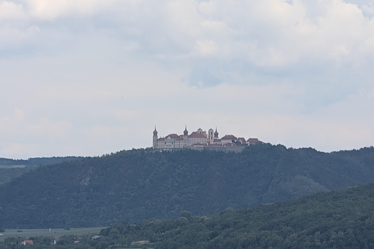 Vienna: Scenic Hiking Tour to Dürnstein/Wachau with Transfer
